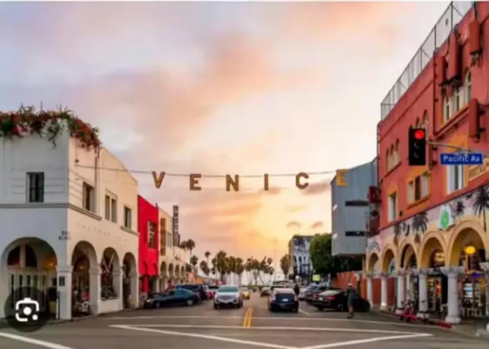 Walk To Santa Monica Beach Pier Boardwalk Venice